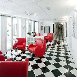 & Urban Padel Aparthotel Mailand